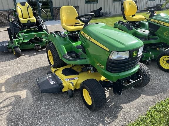 Image of John Deere X720 equipment image 4
