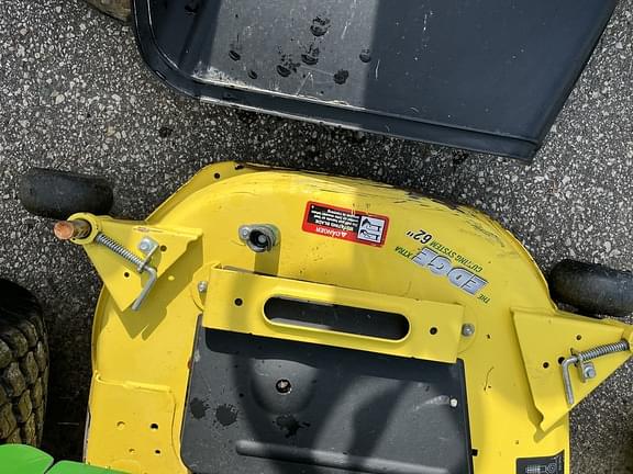 Image of John Deere X720 equipment image 3