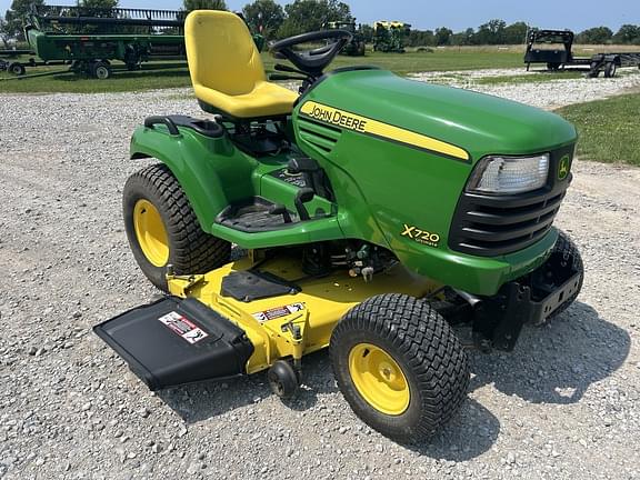 Image of John Deere X720 equipment image 3