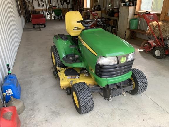 Image of John Deere X720 equipment image 4