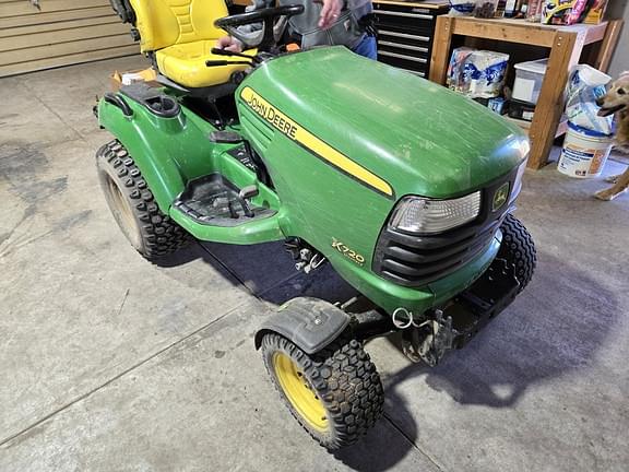 Image of John Deere X720 equipment image 2