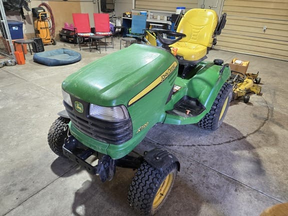 2012 John Deere X720 Equipment Image0