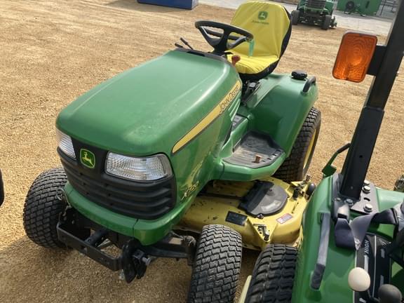 Image of John Deere X720 equipment image 1