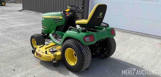 Image of John Deere X720 equipment image 2