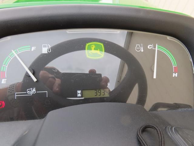 Image of John Deere X724 equipment image 3