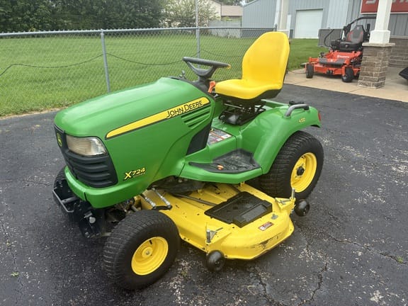 2012 John Deere X724 Equipment Image0