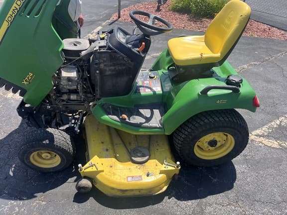Image of John Deere X724 equipment image 3