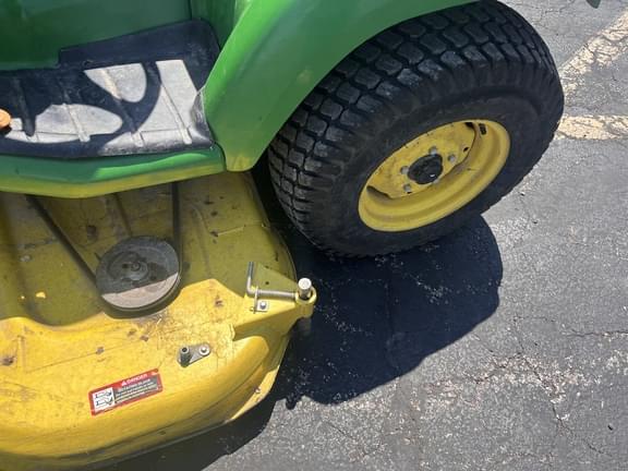 Image of John Deere X724 equipment image 4