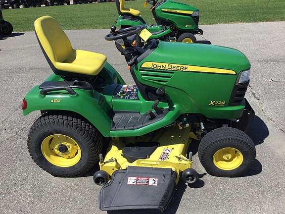Image of John Deere X724 equipment image 2