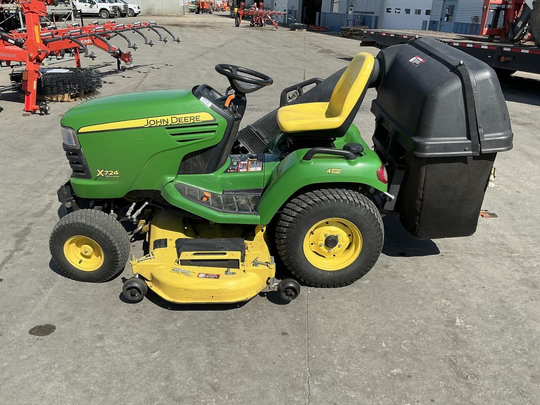 Image of John Deere X724 Primary image