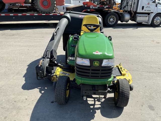 Image of John Deere X724 equipment image 1