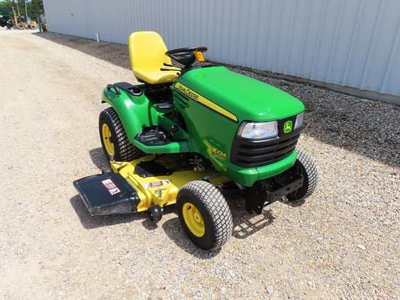 Image of John Deere X724 equipment image 1