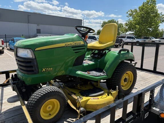 Image of John Deere X724 Primary image