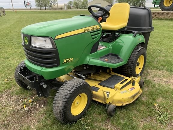 Main image John Deere X724