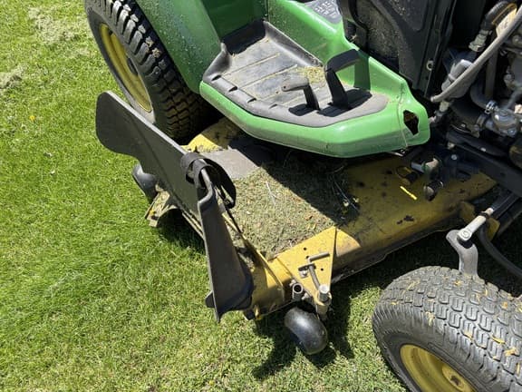 Image of John Deere X724 equipment image 4