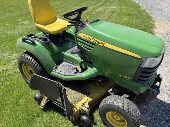 2012 John Deere X724 Equipment Image0