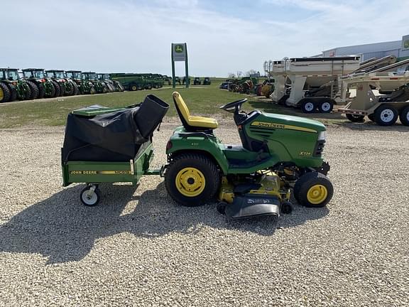 Image of John Deere X724 equipment image 3