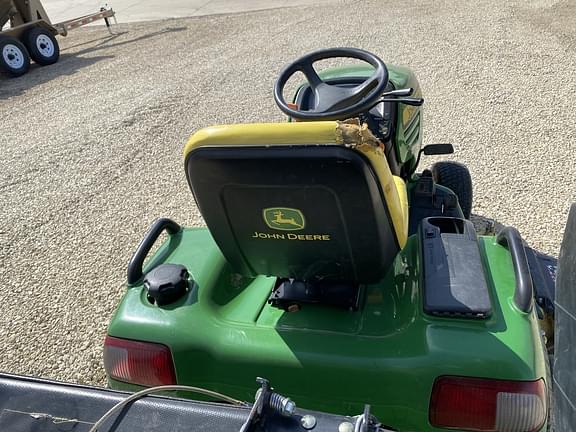 Image of John Deere X724 equipment image 4