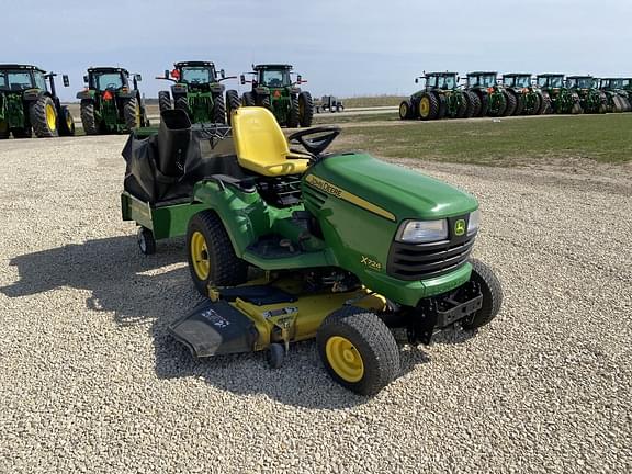 Image of John Deere X724 equipment image 2