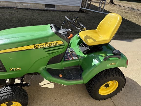 Image of John Deere X729 equipment image 2