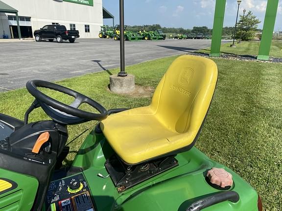 Image of John Deere X740 equipment image 4