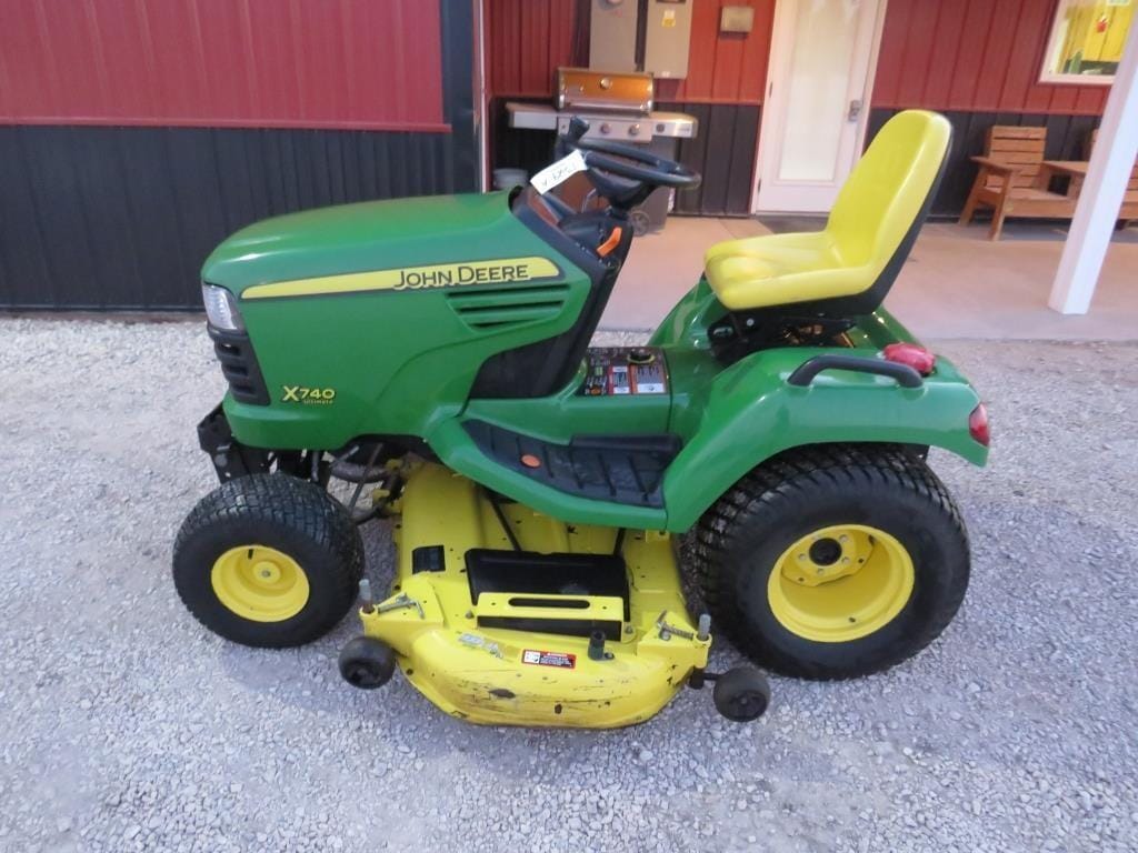 2012 John Deere X740 Equipment Image0