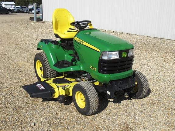 Image of John Deere X744 equipment image 3