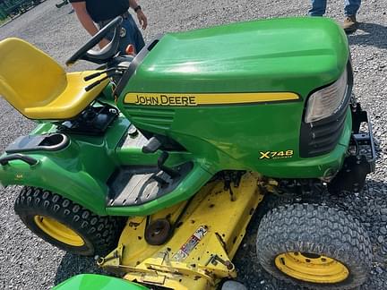 Image of John Deere X748 equipment image 2