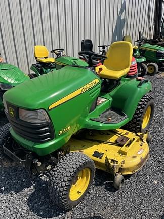 Image of John Deere X748 Primary image