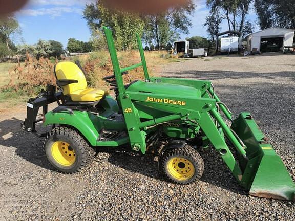 Image of John Deere X748 equipment image 1