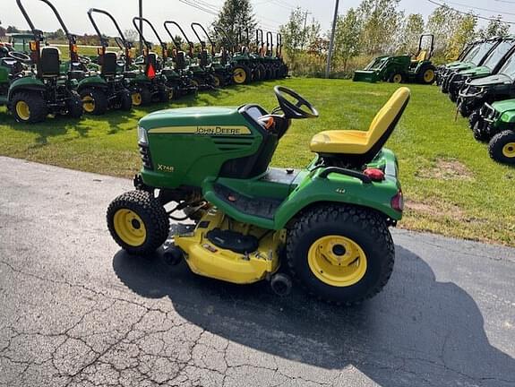 Image of John Deere X748 equipment image 1