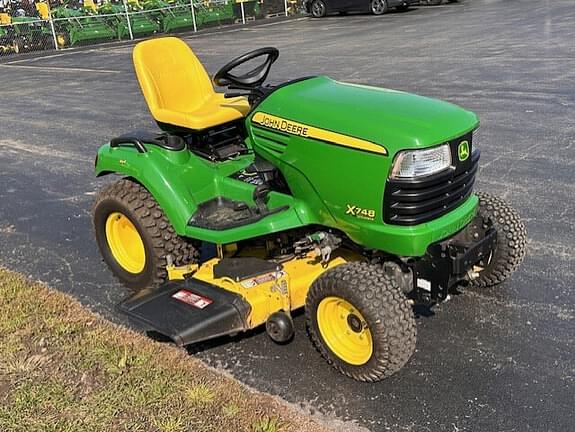 Image of John Deere X748 equipment image 4