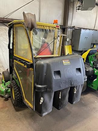 Image of John Deere X748 equipment image 1