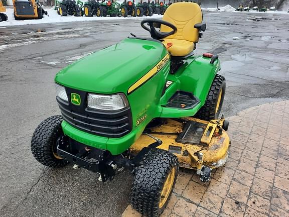 Image of John Deere X749 equipment image 1