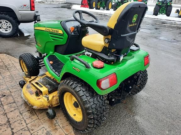 Image of John Deere X749 equipment image 3