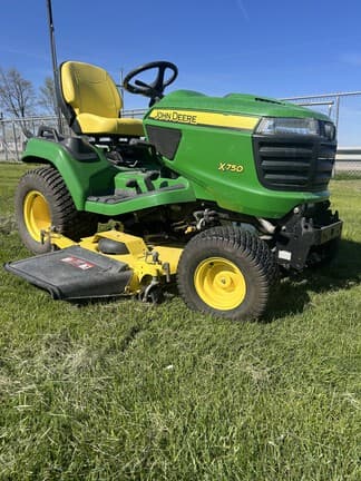 Image of John Deere X750 equipment image 2