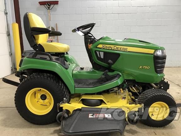 Image of John Deere X750 equipment image 3