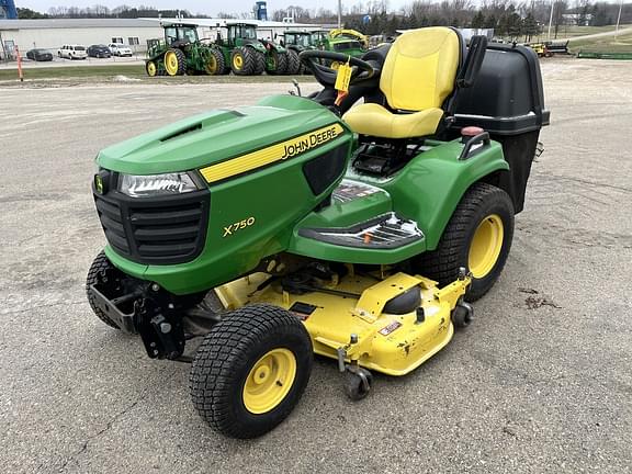 Image of John Deere X750 equipment image 3