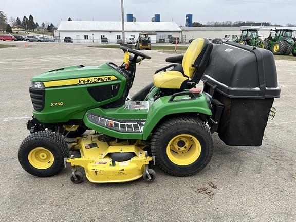 Image of John Deere X750 equipment image 4