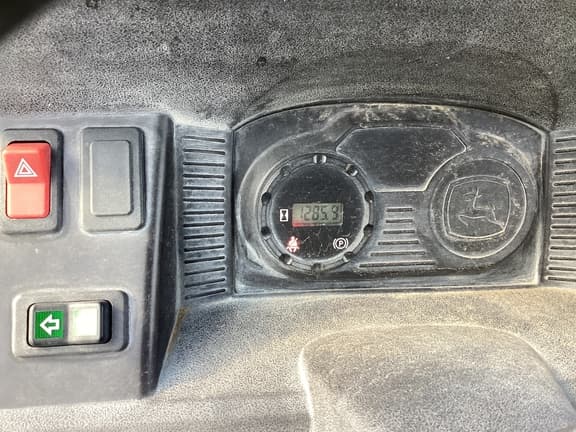 Image of John Deere XUV 550 equipment image 2