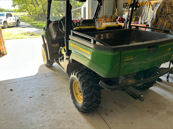 Image of John Deere Gator XUV 550 equipment image 4