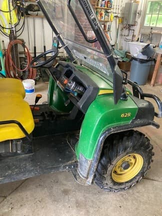 Image of John Deere XUV 625i equipment image 4