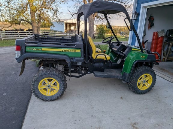 2012 John Deere XUV 625i Equipment Image0