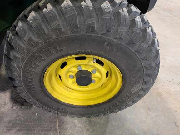 Image of John Deere Gator XUV 825i equipment image 4