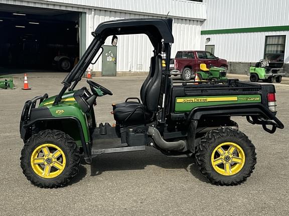 Image of John Deere Gator XUV 825i equipment image 1