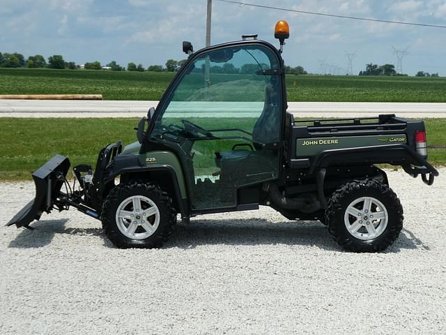 Image of John Deere Gator XUV 825i equipment image 1