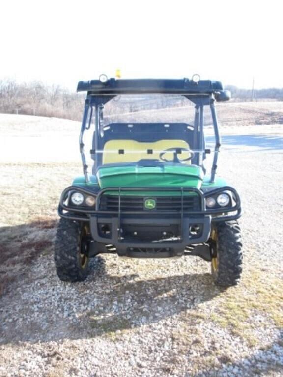 Image of John Deere Gator XUV 825i equipment image 2