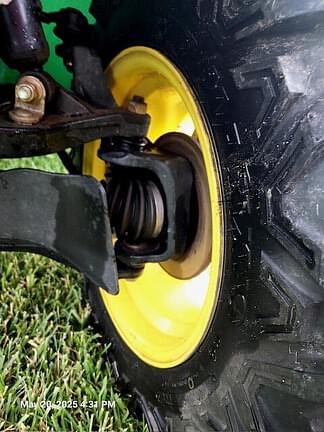 Image of John Deere Gator XUV 825i equipment image 4