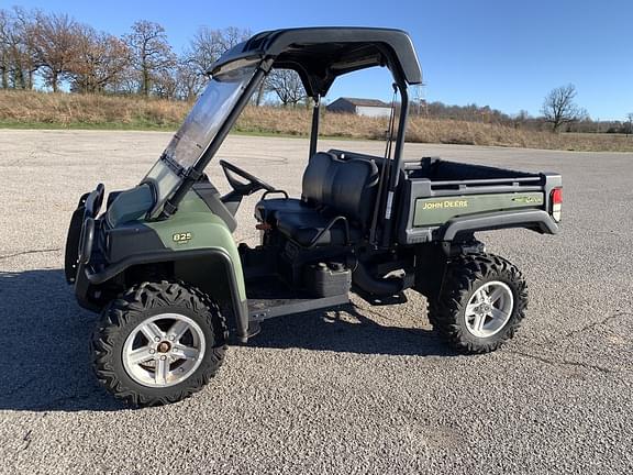 Image of John Deere Gator XUV 825i equipment image 4