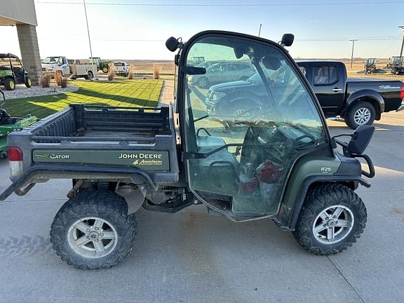 Image of John Deere Gator XUV 825i equipment image 1